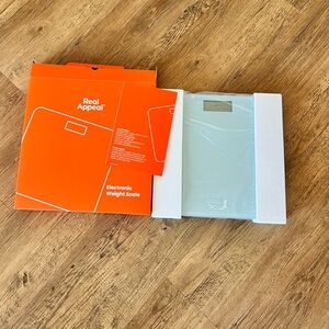 Electronic weight scale NEW IN BOX